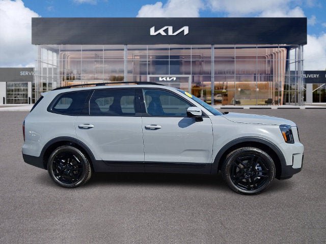 Used 2025 Kia Telluride AWD image 7
