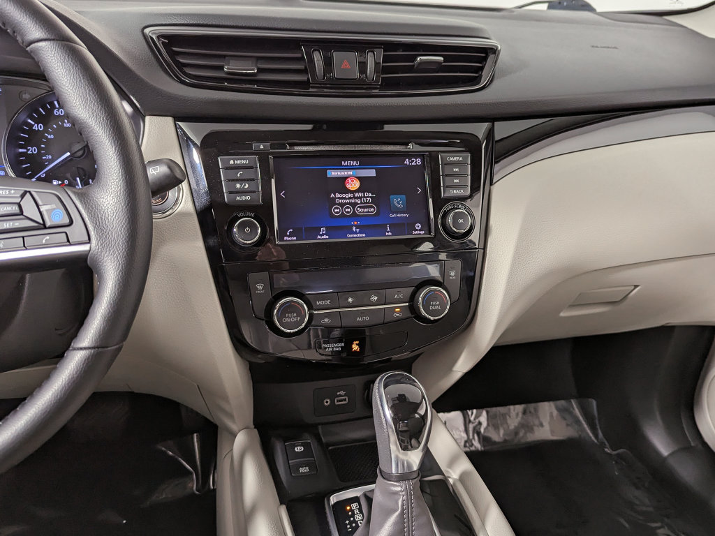 Used 2022 Nissan Rogue Sport SV w/ Technology Package FWD image 34