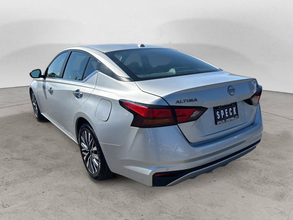 Used 2024 Nissan Altima 2.5 SV FWD image 3
