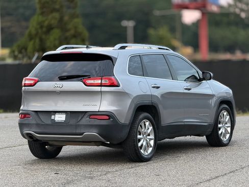 Used 2017 Jeep Cherokee Limited FWD image 9