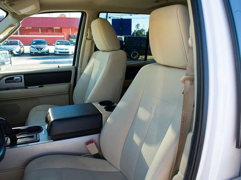 Used 2017 Ford Expedition XLT image 15