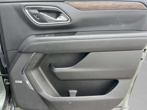 Used 2023 Chevrolet Suburban Premier image 25