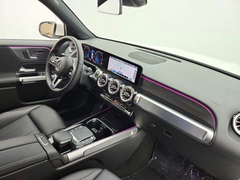 Used 2023 Mercedes-Benz EQB 300 4MATIC image 18
