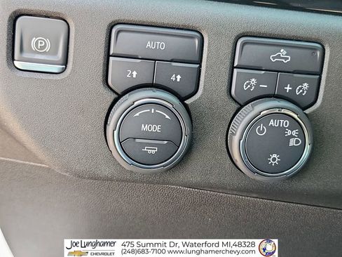 Used 2022 Chevrolet Silverado 1500 LT AWD/4WD image 19