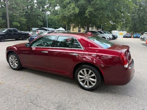 Used 2018 Chrysler 300 Touring L AWD/4WD image 9