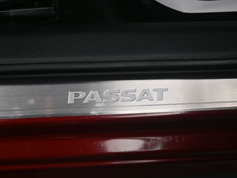 Used 2017 Volkswagen Passat 1.8T SEL Premium FWD image 22
