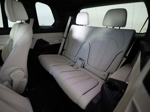 Used 2022 BMW X7 xDrive40i w/ M Sport Package image 16