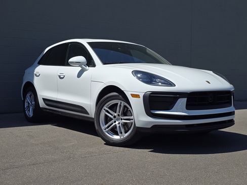 Certified 2023 Porsche Macan AWD/4WD image 7