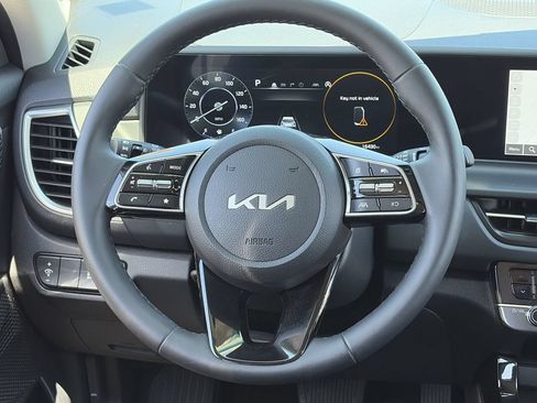 Certified 2025 Kia Seltos EX FWD image 13
