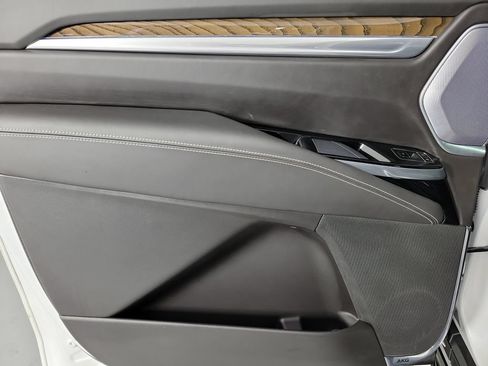 Certified 2025 Cadillac Escalade ESV Sport Platinum w/ LPO, Floor Liner Package AWD/4WD image 14