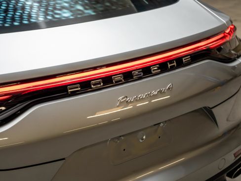 Certified 2023 Porsche Panamera 4 Platinum Edition AWD/4WD image 13