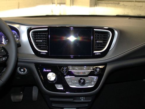 New 2026 Chrysler Pacifica Select w/ S Appearance Package image 12