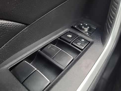 Used 2020 Toyota RAV4 XLE Premium image 21