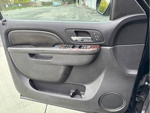 Used 2010 GMC Yukon Denali image 34