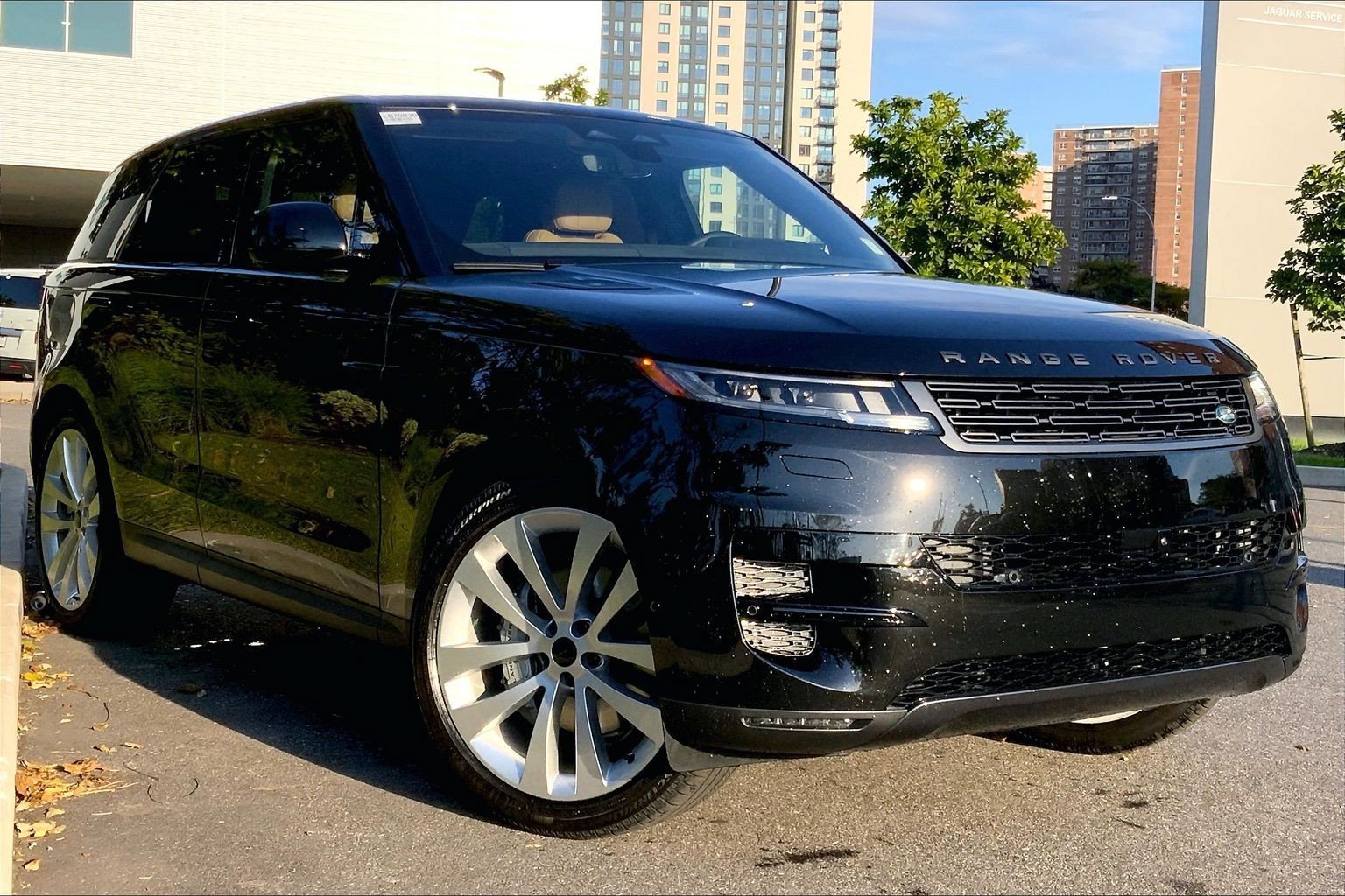 New 2027 Land Rover Range Rover Sport SE AWD/4WD image 2