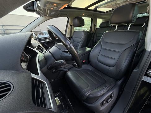 Used 2012 Volkswagen Touareg Hybrid image 41