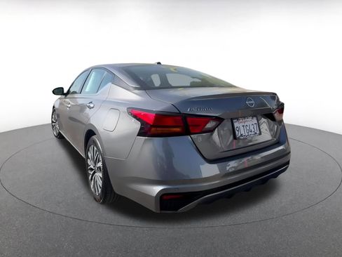 Used 2024 Nissan Altima 2.5 SV image 10