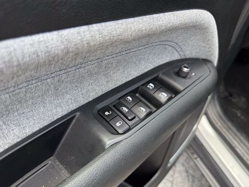 Used 2024 Jeep Compass Latitude AWD/4WD image 11