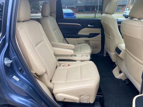 Used 2017 Toyota Highlander AWD V6 image 20