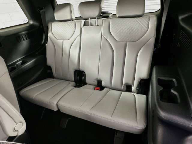 Used 2023 Hyundai Palisade SEL w/ Premium Package FWD image 12