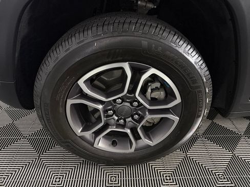 Certified 2022 Jeep Grand Cherokee Trailhawk AWD/4WD image 10