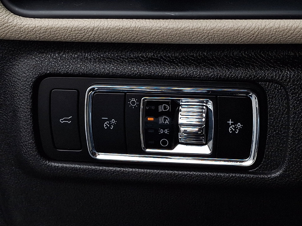 Used 2025 Lincoln Corsair FWD image 26