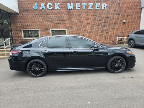 Used 2021 Toyota Camry XSE w/ Navigation Package FWD image 9