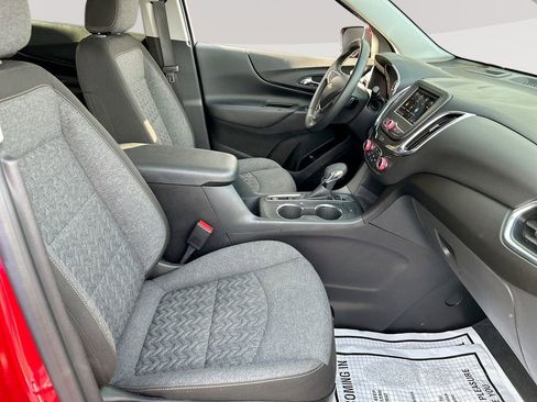Used 2024 Chevrolet Equinox LT FWD image 28