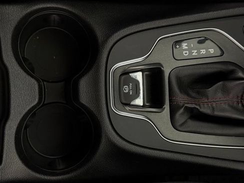 Used 2019 Jeep Cherokee Trailhawk w/ Cold Weather Group AWD/4WD image 24