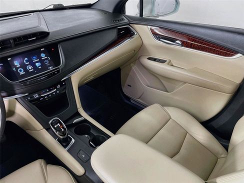 Used 2018 Cadillac XT5 Luxury w/ Driver Awareness Package FWD image 26