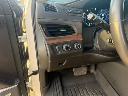 Used 2020 Cadillac Escalade Premium Luxury image 28