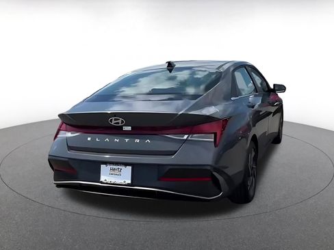 Used 2025 Hyundai Elantra SEL image 13