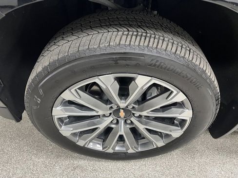 Used 2025 Chevrolet Suburban High Country image 15