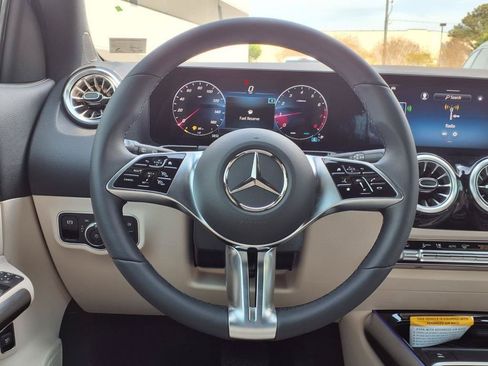 Used 2025 Mercedes-Benz GLA 250 image 13