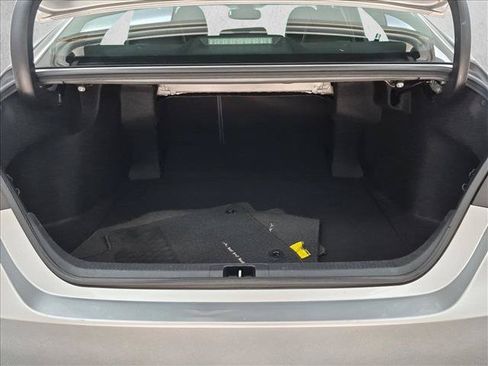 Used 2018 Toyota Camry SE w/ Moonroof Package FWD image 6