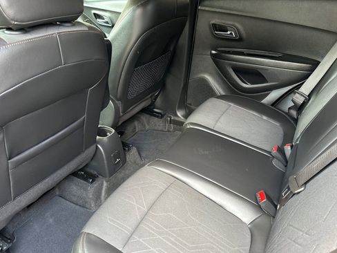 Certified 2022 Chevrolet Trax LT w/ Driver Confidence Package AWD/4WD image 14