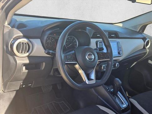 Used 2022 Nissan Versa SV image 10