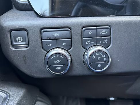 Used 2025 GMC Sierra 1500 SLT image 37