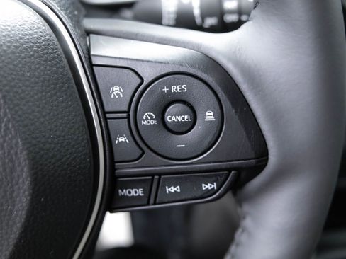 Used 2024 Toyota Corolla Cross XLE image 21