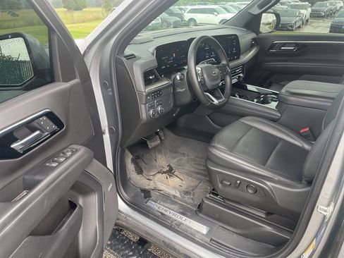 Used 2025 Chevrolet Tahoe Z71 w/ Comfort Package AWD/4WD image 4