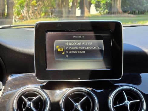 Used 2015 Mercedes-Benz CLA 250 image 21