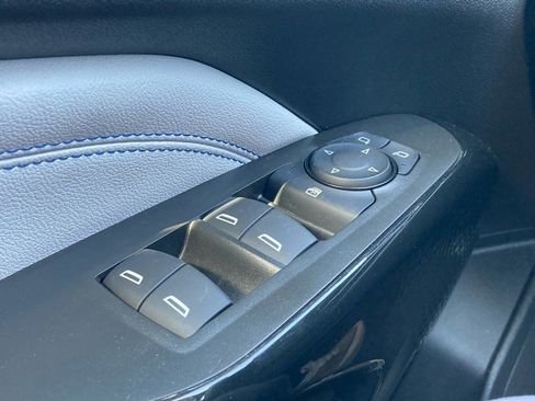 Used 2025 Chevrolet Trax LT image 12