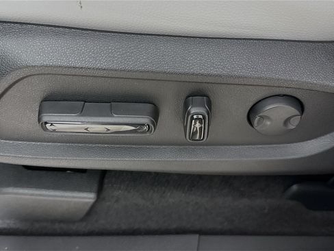 Certified 2025 Honda Pilot Touring image 24