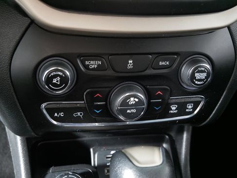 Used 2015 Jeep Cherokee Latitude w/ Comfort/Convenience Group image 23