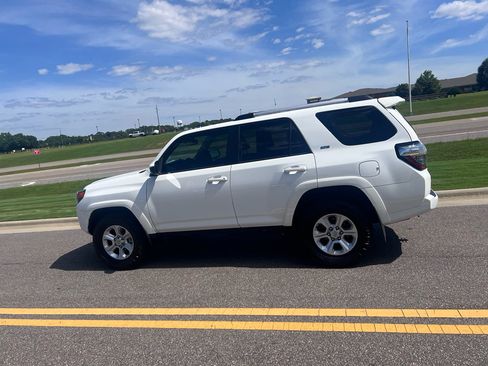 Used 2023 Toyota 4Runner SR5 AWD/4WD image 6