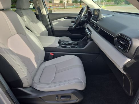 Certified 2025 Honda Pilot Touring image 32