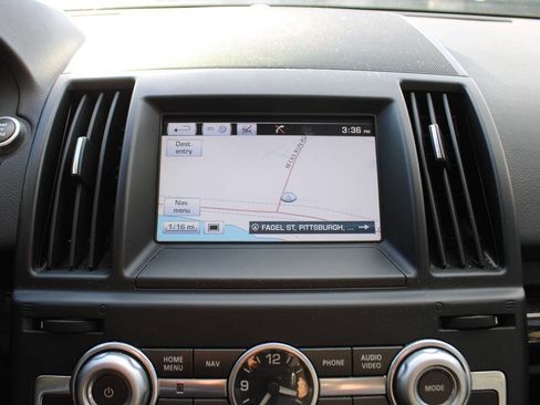 Used 2014 Land Rover LR2 HSE image 25