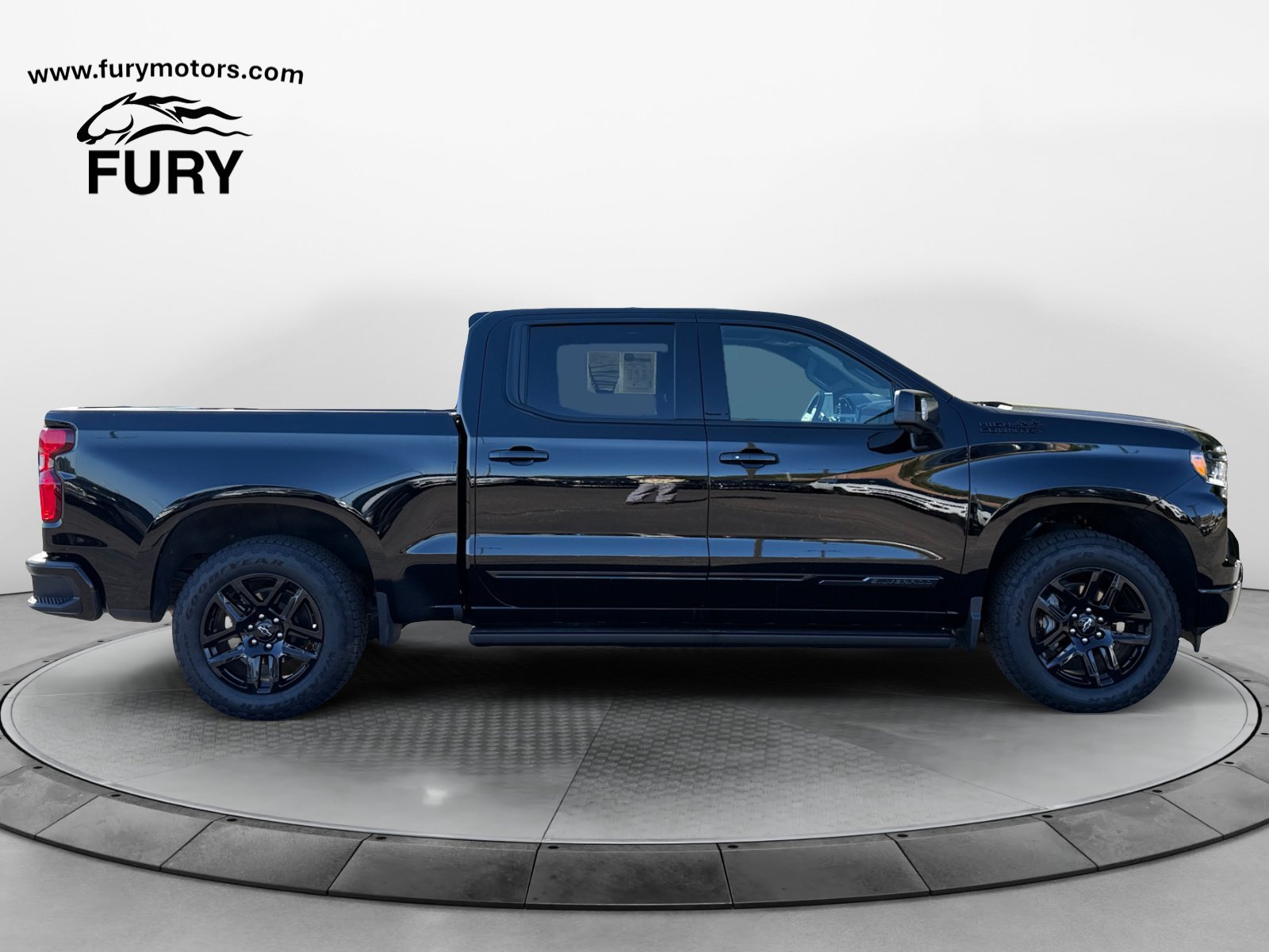 Used 2025 Chevrolet Silverado 1500 High Country w/ Midnight Edition AWD/4WD image 3