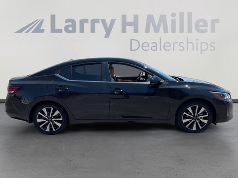 Certified 2025 Nissan Sentra SV w/ SV Premium Package FWD image 6