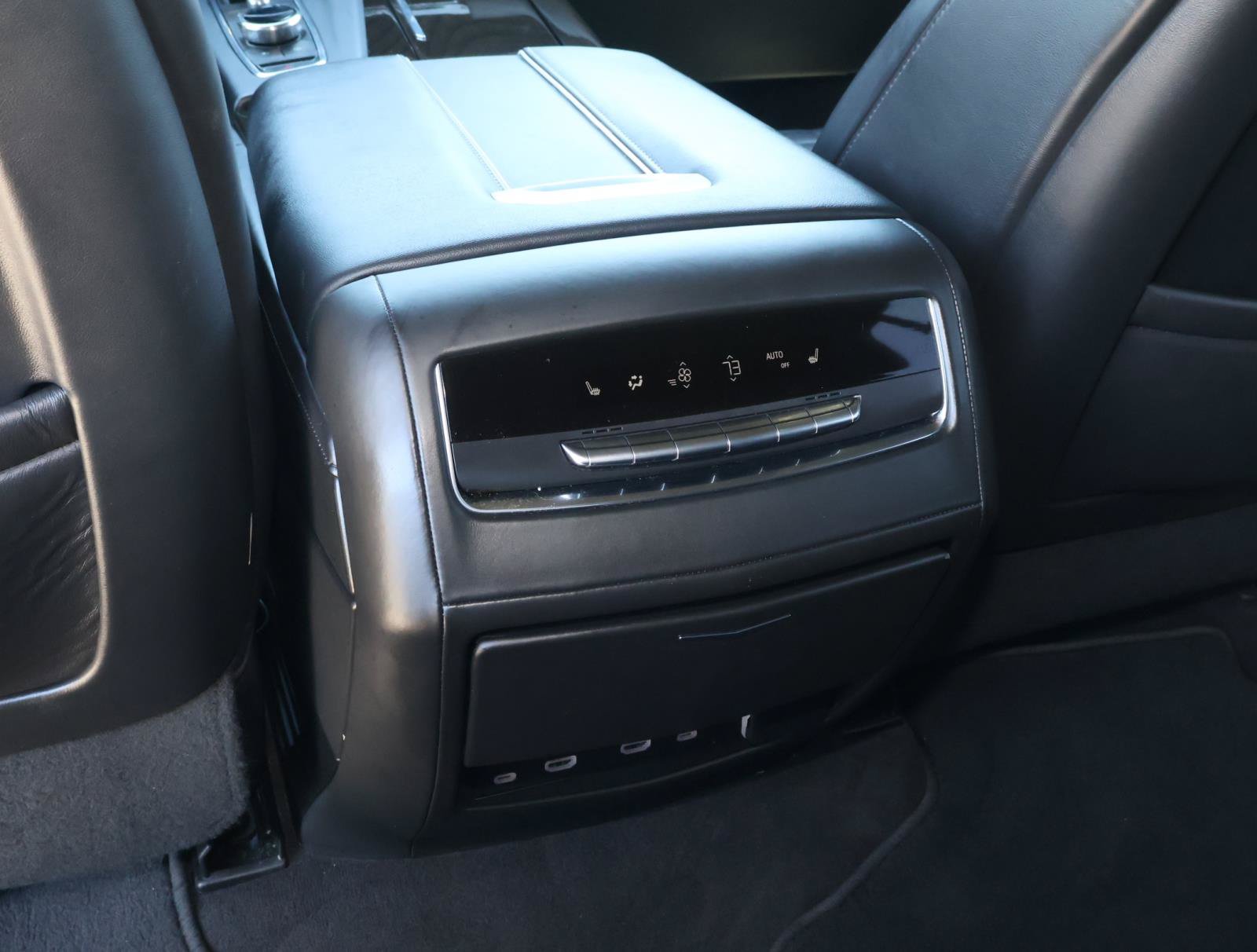 Certified 2023 Cadillac Escalade Sport Platinum w/ LPO, ONYX Package AWD/4WD image 16